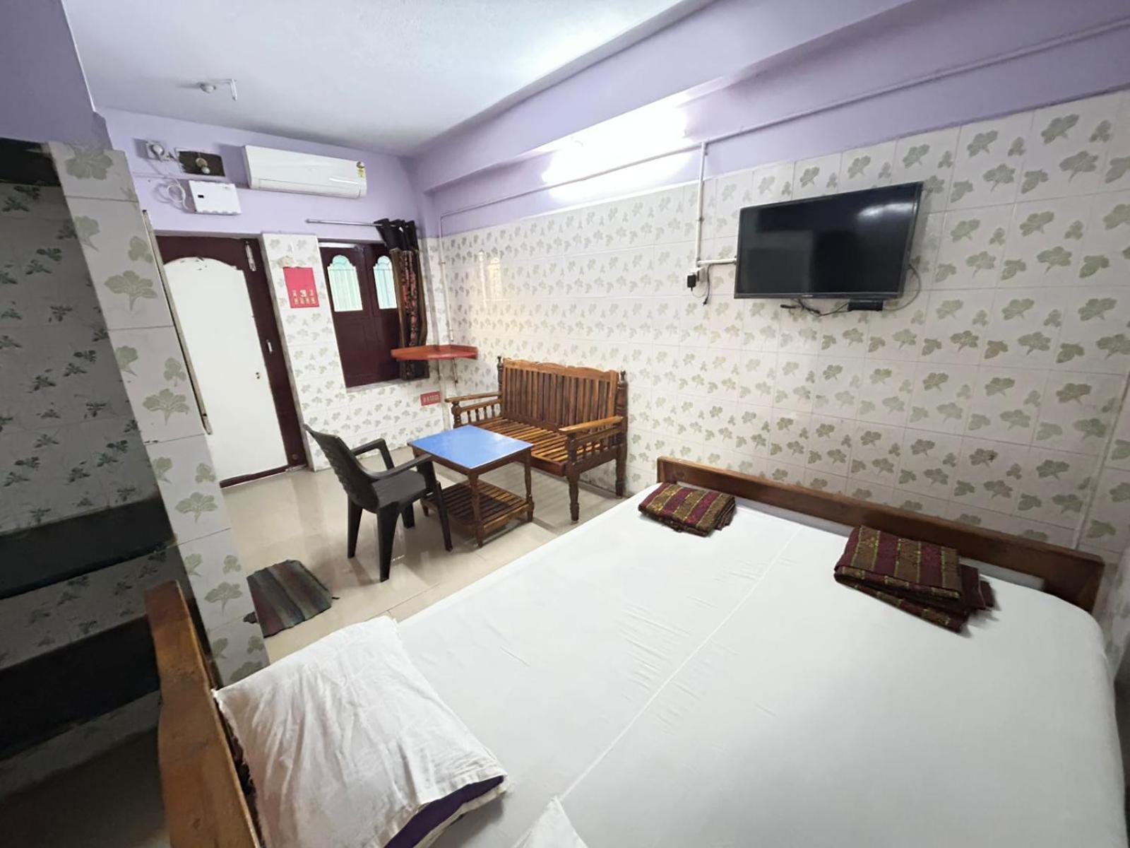 Meera Lodge Chidambaram Buitenkant foto