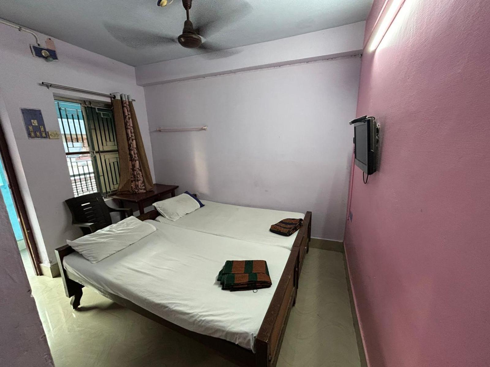 Meera Lodge Chidambaram Buitenkant foto